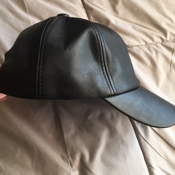 Black Faux leather cap - Picture 2 of 7